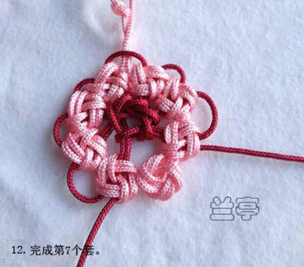 Цветочки из веревки китайскими узлами (15) (360x316, 103Kb)