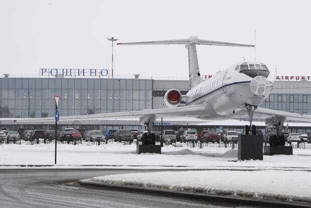 Собирающиеся в отпуск во Вьетнам россияне застряли в аэропорту из-за болезни члена экипажа