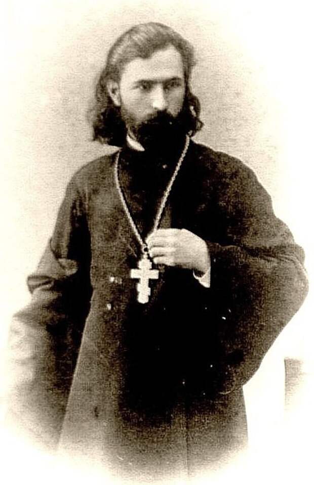 На фото: священник Георгий Гапон