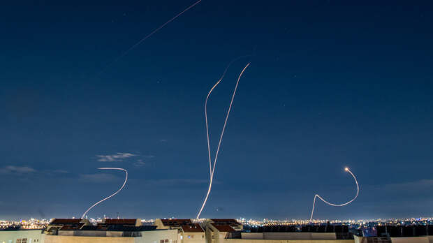 Армия Израиля заявила о начале перехвата ракет после нового залпа из Ирана