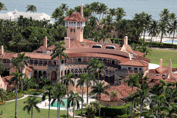 Шериф Брэдшоу: пробравшийся в поместье Трампа навел оружие на силовиков