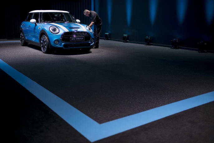 Четырехдверный седан Mini 2015 модельного года