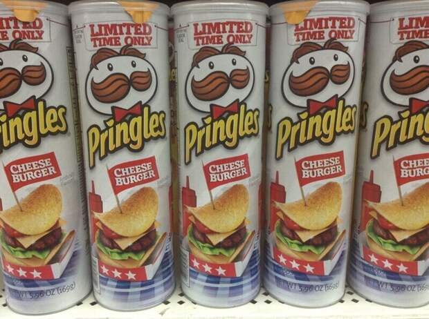 Изобретатель банки Pringles умер в 2008 году, и его прах поместили в такую банку