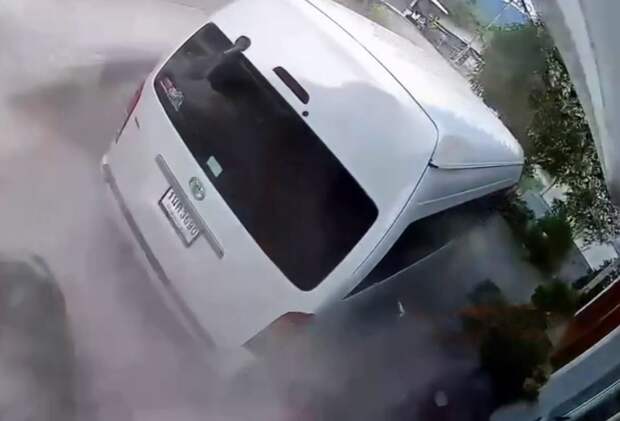 Россиянка чудом спаслась в Таиланде от потерявшего управление микроавтобуса