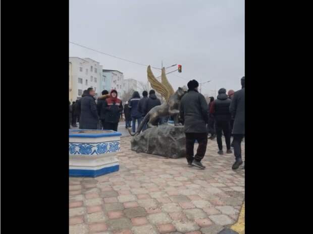 Жители Жанаозена вышли на улицу, требуя снизить цены на газ