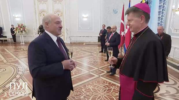 Послы обещавших непризнание стран выстроились в очередь к Лукашенко