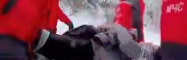 Спасатели эвакуировали туриста с перевала в Алматинской области