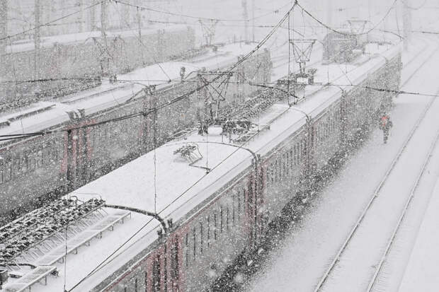 Россияне встретили Новый год в темноте и без еды из-за застрявшего в снегопаде поезда