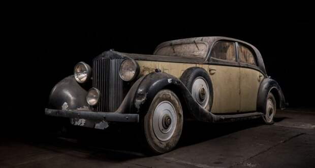 Вторым стал Rolls-Royce с кузовом работы Franay, ранее принадлежавший британскому политику Филиппу Сассуну и выставлявшийся на Парижском автосалоне в 1937 году. packard, rolls-royce, авто, автомобили, находка, олдтаймер, подвал, ретро авто