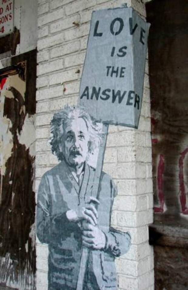 Плакат с Альбертом Эйнштейном на стене
