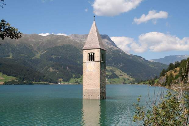 затопленная церковь на озере Решен