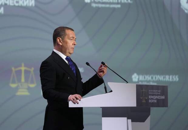 Медведев: «коалиция желающих» намерена установить на Украине оккупационный режим