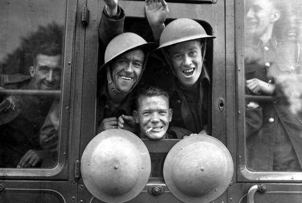 Британские солдаты во время отправки на Западный фронт, 20 сентября 1939 года