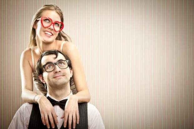 a boyfriend courts his girlfriend