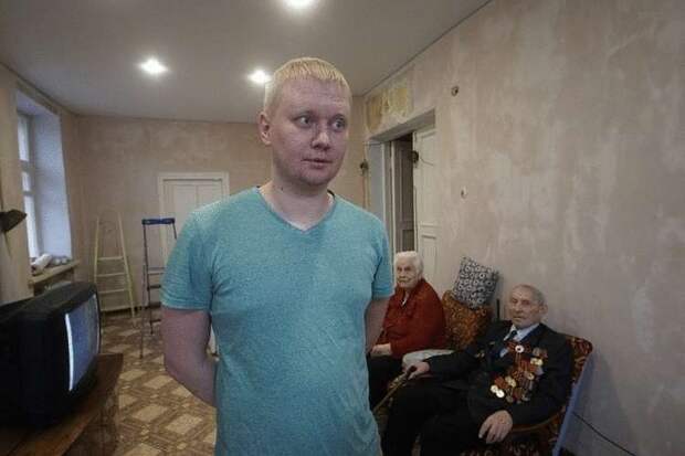 33-летний житель Екатеринбурга сделал бесплатный ремонт ветерану ВОВ к 9-му мая