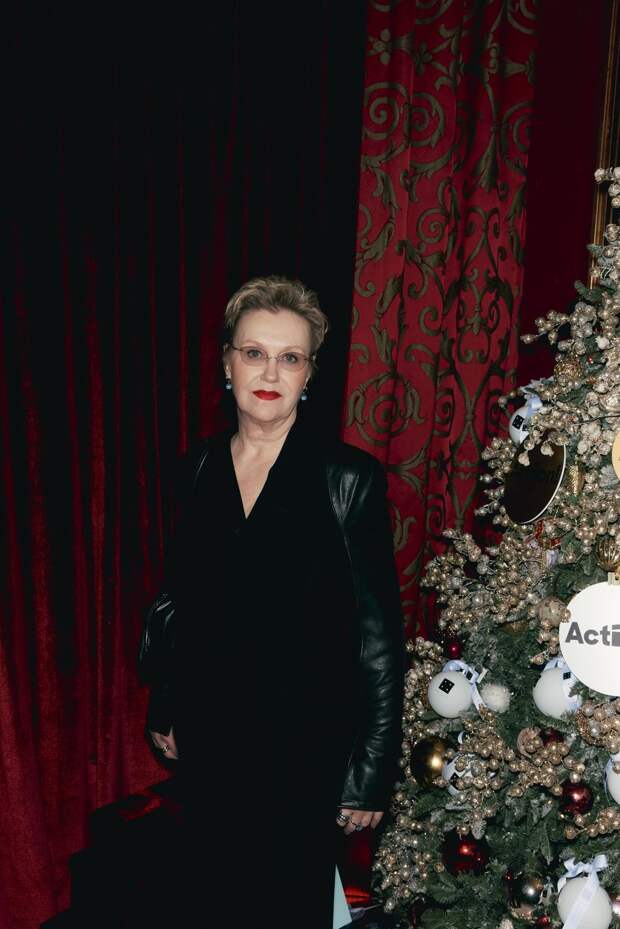 Ценный подарок: Юлия Снигирь, Виктория Толстоганова и Стася Милославская