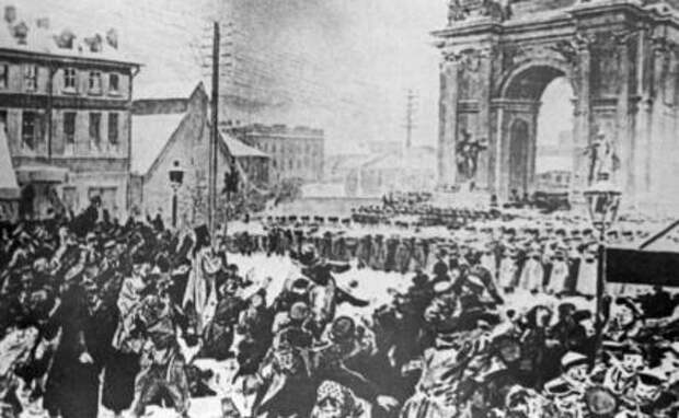 На фото: рисунок неизвестного художника "Расстрел мирного шествия рабочих царскими войсками у Нарвских ворот 9 января 1905 года".