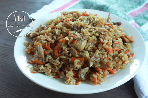 Фото к рецепту: Рассыпчатый плов с курицей Фото к рецепту: Рассыпчатый плов с курицей