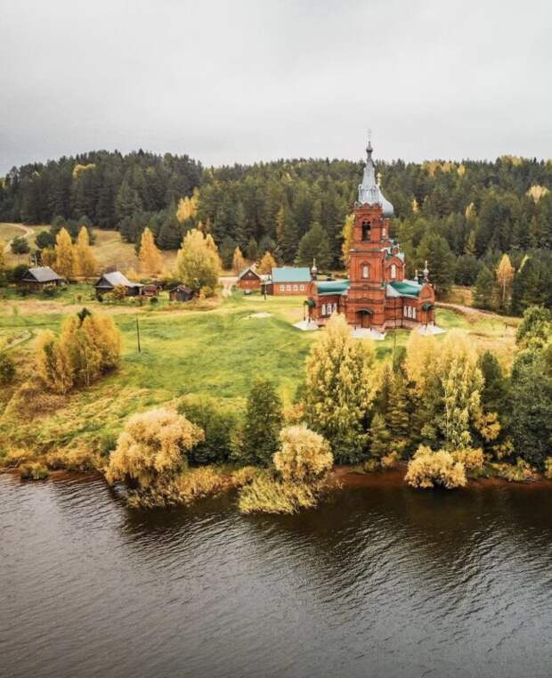 Блогер показала красочные фото старинной церкви в Тверской области