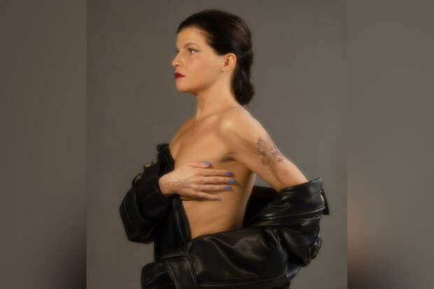 Актриса Агния Кузнецова показала фото со съемки топлес