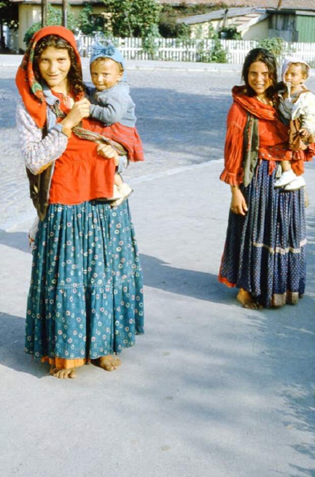 15 колоритных фотографий о жизни цыган в 1960-х годах