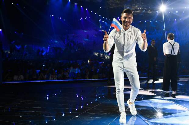Лазарев на Евровидении 2019.png