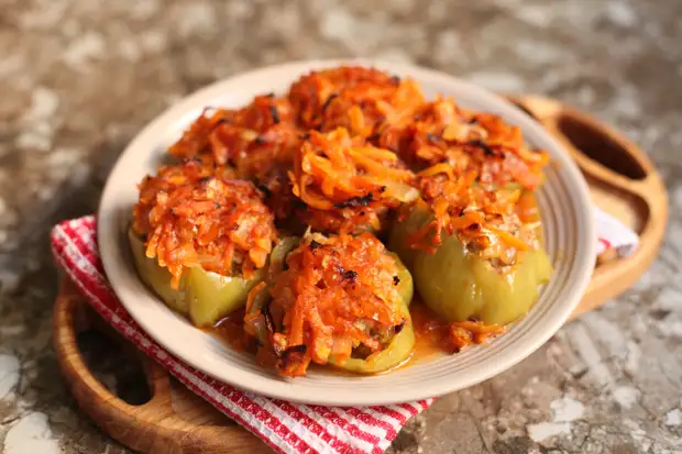 Фарширую всего 4 болгарских перца: а в результате получается целая кастрюля