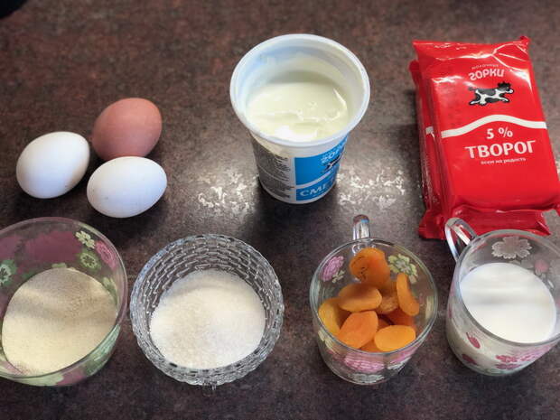 Творожная запеканка с курагой и без муки – нежная, но достаточно плотная и держит форму. Рецепт мой фаворит из запеканок
