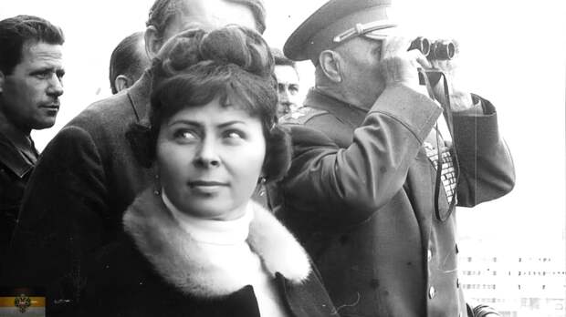 Ей 18, а ему 50. История любви посреди ада войны – хоть фильм снимай