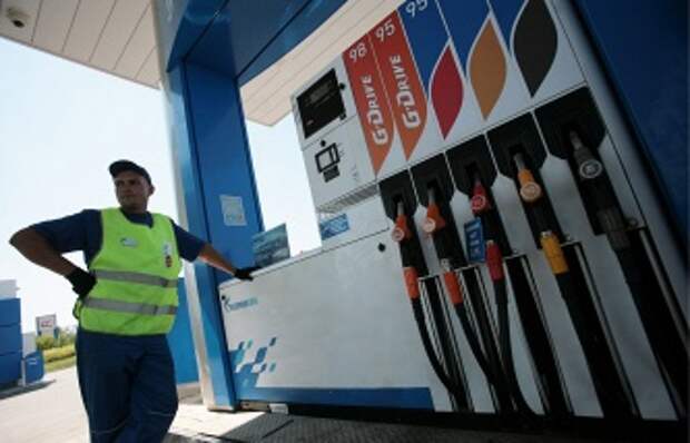 ФАС заподозрила ЛУКОЙЛ, "Роснефть", "Башнефть" в манипулировании ценами на бензин