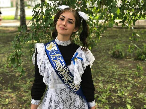 Гольфы и фартук: как выглядели выпускницы 2019 года (фото)