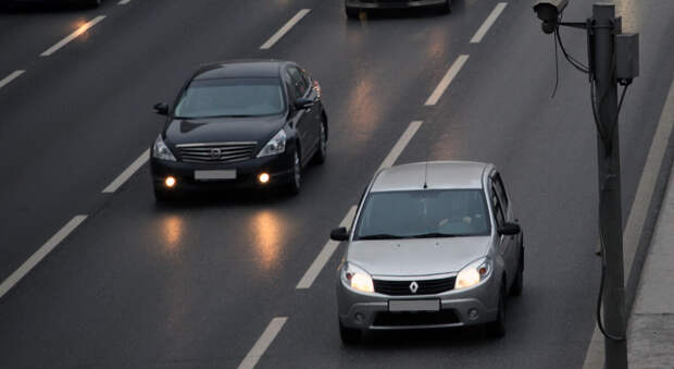Почему многие водители перестали включать ближний свет днём, и что на этот счёт написано в ПДД
