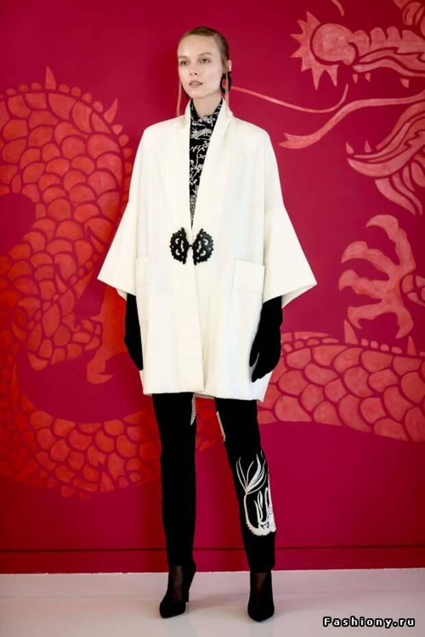 Josie Natori осень-зима 2017-2018 -- очень эффектно и стильно. И очень женственно