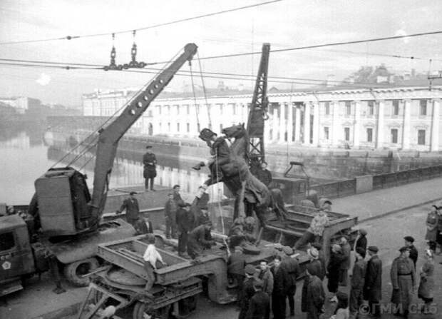 Каким был Ленинград в год окончания войны?