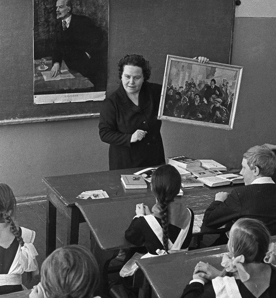 Саратовская область, 1974 год. Воспитание юных ленинцев на школьном уроке. Фото: Юрий Набатов /Фотохроника ТАСС