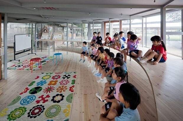 Так проходят занятия в самом необычном детском саду Токио (Япония). 