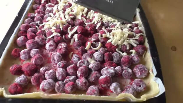 Тающий пирог с вишней Кулинария, Выпечка, Рецепт, Еда, Другая кухня, Пирог, Начинка, Видео, Длиннопост, Видео рецепт