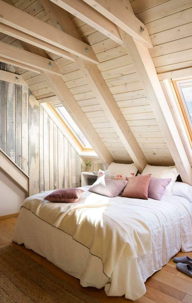 Сегодня покажу несколько интерьеров, которые относятся к деревенскому, простому, но уютному и дорогому сердцу стилю. Что главное при создании подобных интерьеров - конечно, архитектура!-2-4