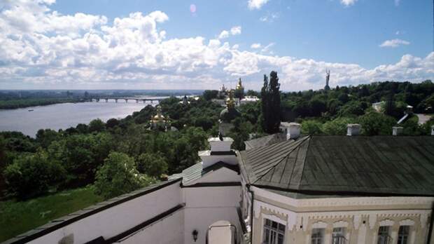 В Киево-Печерском заповеднике из-за прорыва трубы затопило фондохранилище