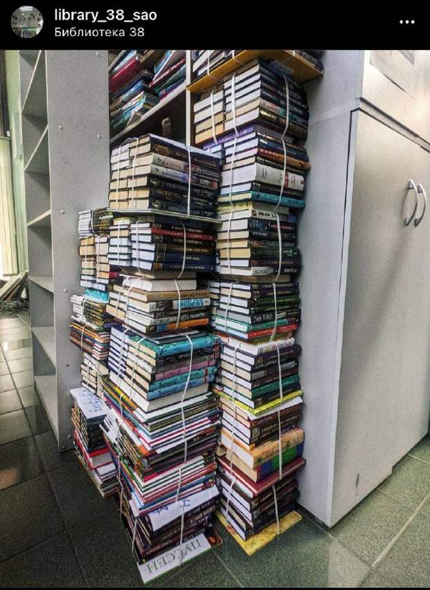 Фото дня: книжные горы в библиотеке на Дмитровке