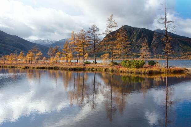 Осенняя Колыма, туманы Приморья, озёра и горы в пейзажных фотографиях Тони Андреевой 13