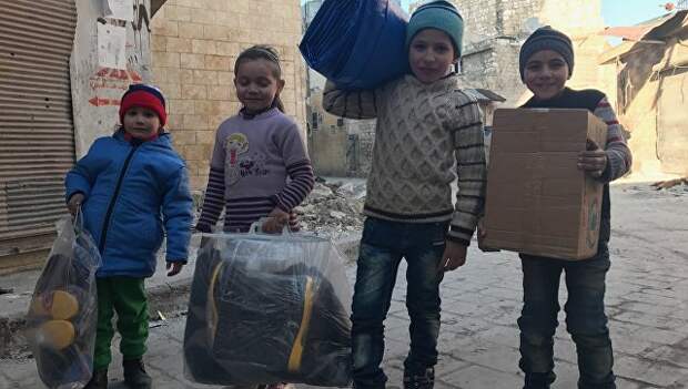 Дети, получившие первую гуманитарную помощь в Сирии. Архивное фото