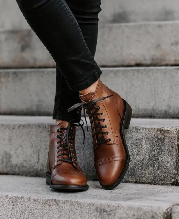10 шикарных способов как носить коричневые ботинки в новом сезоне