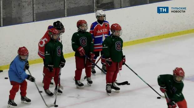 Юные хоккеисты Тульской области потренировались с воспитанниками Академии