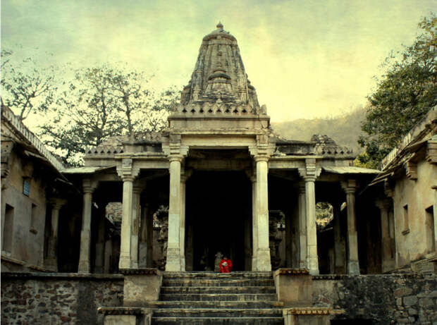 История самого известного города-призрака Индии, который запрещено посещать после заката