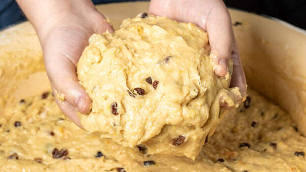 Миска с кипятком или сливки: 5 способов спасти тесто для кулича, если оно не поднялось