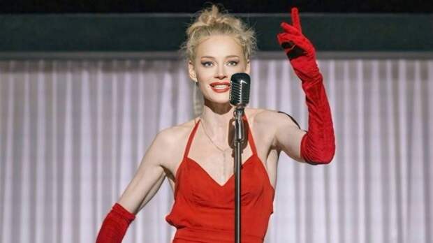 «Я загадала, чтоб прямо возле меня выросло огромное дерево»: МакSим, Ходченкова и Дмитриенко рассказали о новогодних чудесах