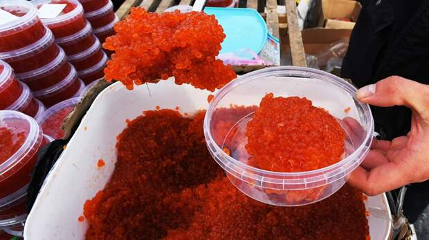 Диетолог Русакова объяснила, как отличить натуральную икру от подделки