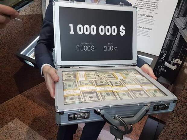 Миллион долларов наличными вынесли из МИД РФ. Подозреваемые в краже сотрудники отпущены под домашний арест, а денег все нет