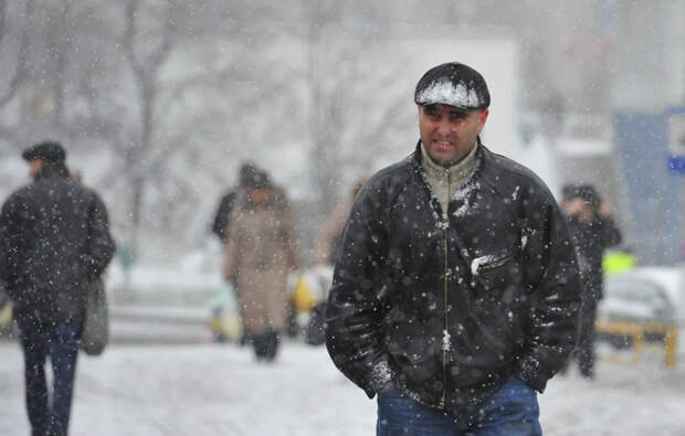 Метель с ураганным ветром накрыла Москву